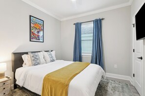 3 bedrooms, iron/ironing board, WiFi (free), bed sheets
