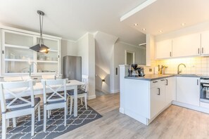 Geladeira, fogão, cooktop, lava-louças