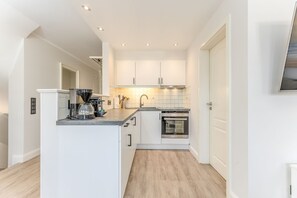 Geladeira, fogão, cooktop, lava-louças