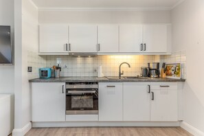 Fridge, oven, stovetop, dishwasher - Appartement Dünenglück - Nicolinenhof - Appartement Dünenglück (Wenningstedt-Braderup (Sylt))