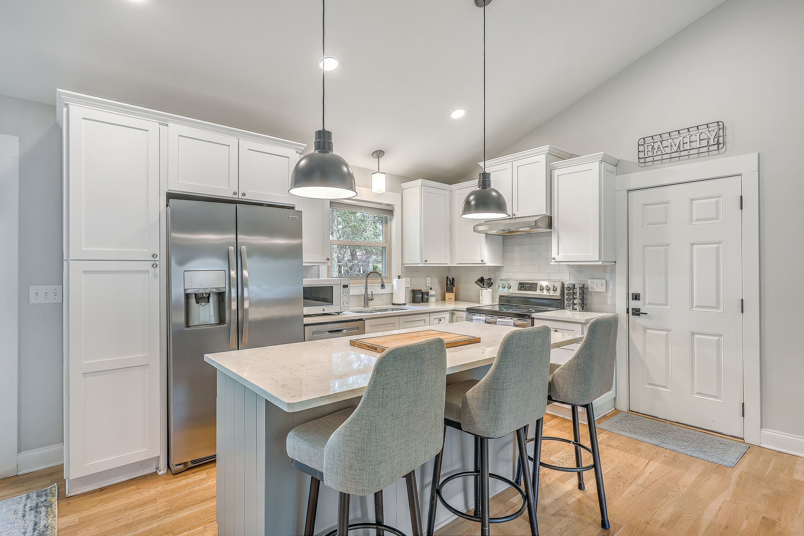 Remodeled Summerville Home, Pets OK, Charleston, Close to All