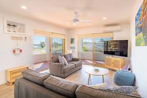 Living area - Kalbarri Murchison View Apartments (Kalbarri)