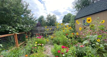 Quick access to state parks & bike trails. Giant backyard, pet-friendly!