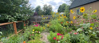 Quick access to state parks & bike trails. Giant backyard, pet-friendly!