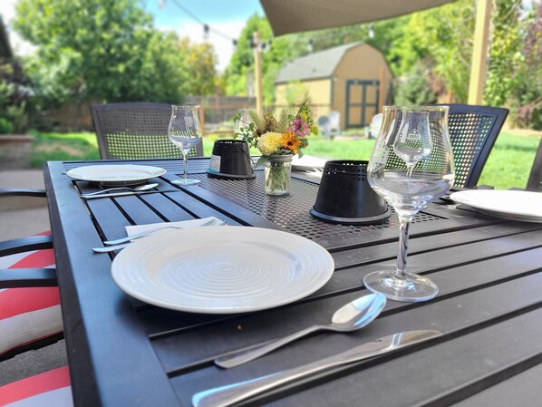 Outdoor dining - Quick access to state parks & bike trails. Giant backyard, pet-friendly!  (Laporte)