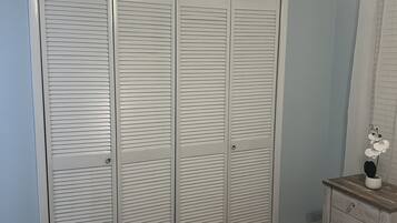 1 chambre, fer et planche Ă repasser, Wi-Fi, draps fournis