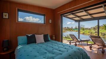 1 bedroom, desk, bed sheets