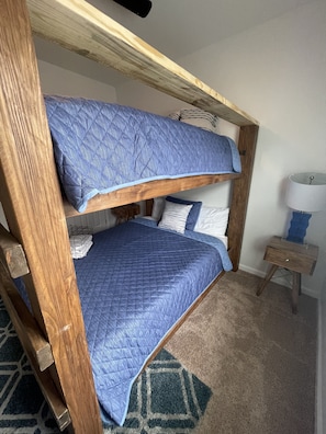 4 chambres, fer et planche à repasser, Wi-Fi, literie fournie