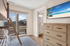 5 bedrooms, free WiFi, bed sheets - Endless Summer: 1-Min Walk Beach, Pool, Hot Tub (Kitty Hawk)