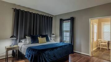 2 habitaciones, escritorio, tabla de planchar con plancha y wifi