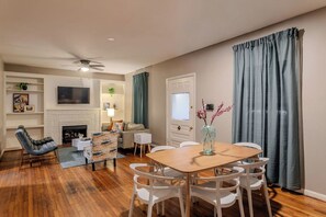 Interior - The Hera! Luxury Mansion in Montrose w/ Pool 2BR+3 (Houston)