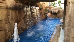 حمام سباحة