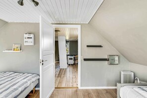 4 bedrooms, iron/ironing board, free WiFi