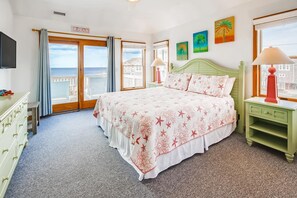 5 bedrooms, iron/ironing board, travel crib, WiFi - North Wind - Soundfront with Private Beach
 (Avon)