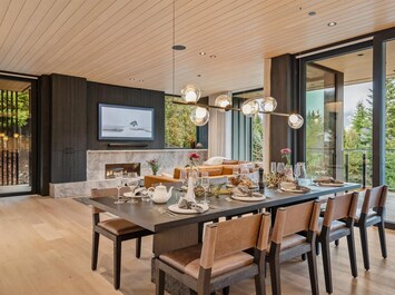 Formal dinning set for 10 guests