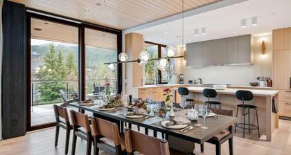 Blueberry Hill Retreat | Luxury, Close to everything, hot tub, incredible views,