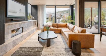Blueberry Hill Retreat | Luxury, Close to everything, hot tub, incredible views,