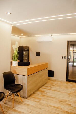 ฝ่ายต้อนรับ