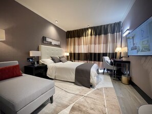 Executive Studio Suite | Desk, free WiFi, bed sheets - Platinum Rooms (Melton)