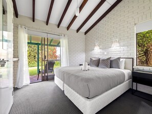 3 bedrooms, iron/ironing board, internet