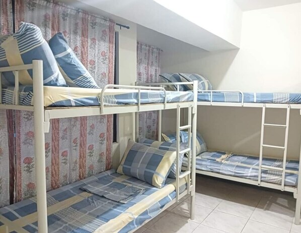 Bloc d'apartaments econòmic | 1 dormitori, wifi gratuïta i roba de llit