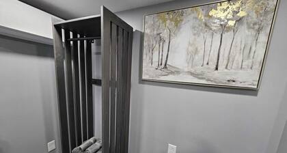 Luxury 2 BR Apt Near Philly & Airport. Free Parking.