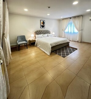 4 bedrooms, free wired internet, bed sheets - Asokoro (Abuja)