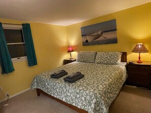 3 bedrooms, WiFi, bed sheets - Enjoy the beach & the woods while you relax & unwind at Wandering Woods Bungalow (Montross)