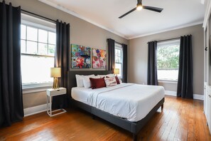 3 Schlafzimmer, Schreibtisch, Bügeleisen/Bügelbrett, Reisekinderbett