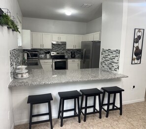 Fridge, microwave, oven, dishwasher - Casa Adosada Cómoda y Central ! Cerca a Disney (Kissimmee)