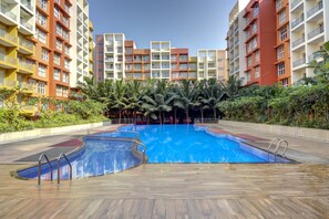 Outdoor pool - 10 min from GOI airport! Family sized apartment w/deck. Pool. Sauna. Wi-Fi.  (dabolim)