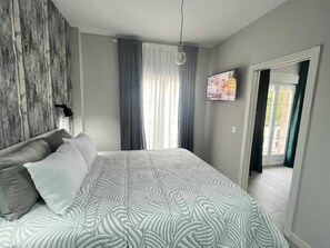 3 makuuhuonetta, silitysrauta/-lauta, ilmainen Wi-Fi, vuodevaatteet