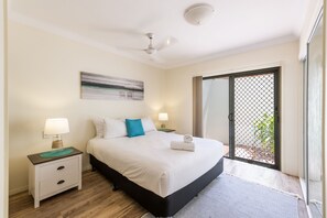 2 bedrooms, iron/ironing board, free WiFi, bed sheets - Breakers 1/3, Directly opposite Pippi Beach (Yamba)