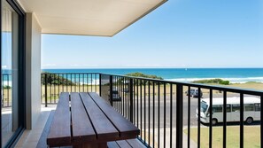 Outdoor dining - Edgewater 1- Ocean Views- Stone Real Estate Yamba (Yamba)