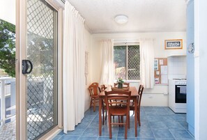 Dining - Yamba Towers 2, Leave the car in the garage and walk everywhere (Yamba)