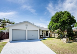 Exterior - Kailani, Embrace the Yamba lifestyle - laid back and salty (Yamba)
