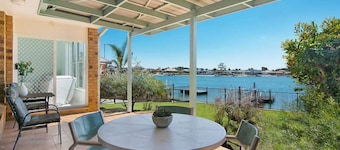 21 MELALEUCA DRIVE, Waterfront with private boat ramp and pontoon -Pet Friendly