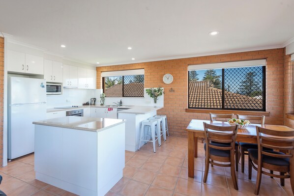 Microwave, oven, stovetop, dishwasher - Elsewhere 3, If you are seeking an easy peasy fun in the sun (Yamba)