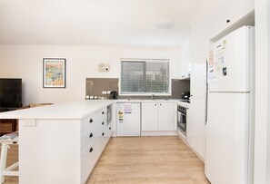 電子レンジ、オーブン、コンロ、食器洗い機