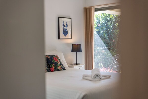 3 bedrooms, iron/ironing board, free WiFi, bed sheets - 32 BEACHSIDE WAY, Located in the exclusive area of 'Beachside' (Yamba)