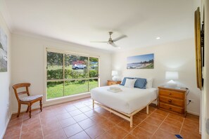 4 عدّة غرف نوم ومكواة/لوح كي وواي فاي مجانًا وملاءات أسرّة