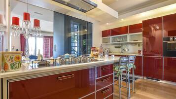 KĂŒhlschrank, Herdplatte, GeschirrspĂŒler