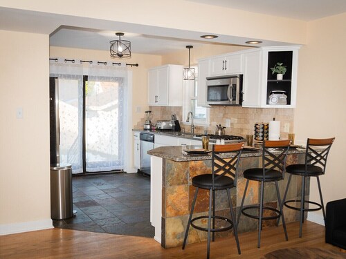 Cozy Pet Friendly Home w/ Private Yard & King Bed - Near Wauwatosa