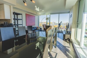 Interior - Luxury 2-bedroom condo nestled in the vibrant heart of Calgary's East Village. (Calgary)