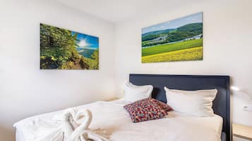3 bedrooms, iron/ironing board, free WiFi, bed sheets