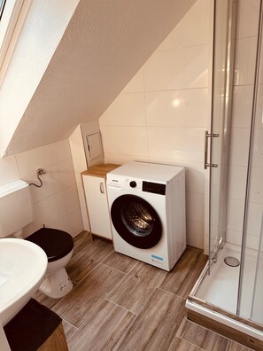 Doccia, asciugacapelli, asciugamani