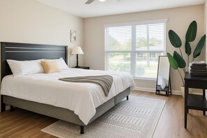 2 bedrooms, iron/ironing board, WiFi, bed sheets - K&K Housing - 2BR Pristine Home w/ BBQ, Gym & Pool (Houston)