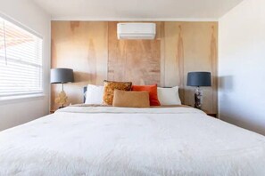 1 bedroom, WiFi, bed sheets - Jack Rabbit Ranch - Hike Secluded Trails (Yucca Valley)