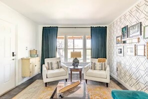 TV, foosball - Jack Rabbit Ranch - Hike Secluded Trails (Yucca Valley)