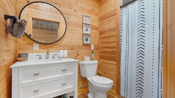 Dusch, hårtork, handdukar och tvål